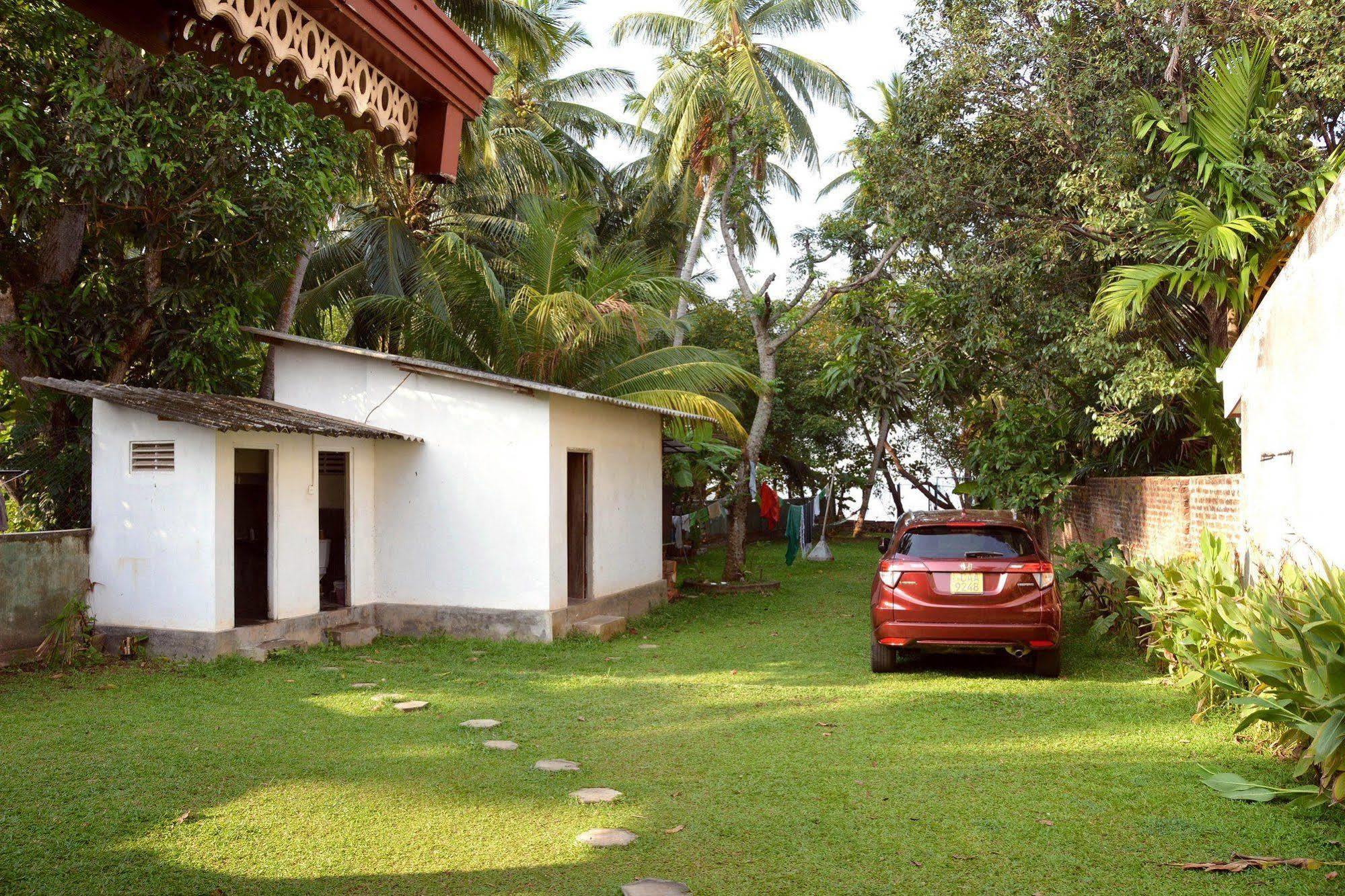 Hostel First @ Colombo Airport Negombo Exterior foto